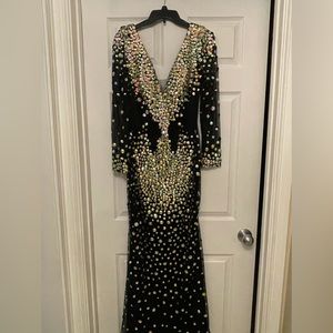 Sparkly gown enhance curves, slims you. Worn ONCE 2 hours. Pristine Condition.